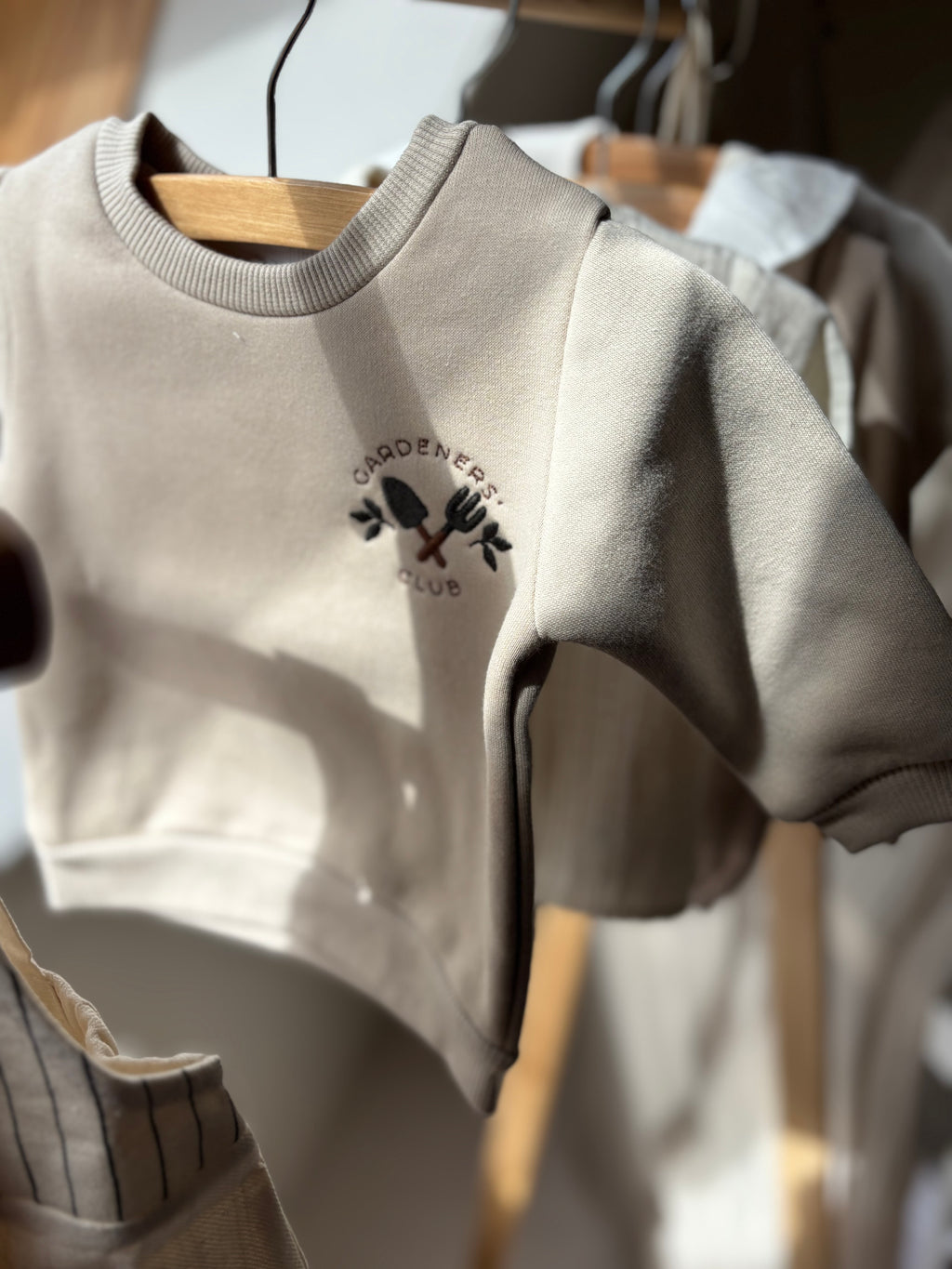 Trui Gardener’s Club Embroidery | Groen/Beige | Eli & Nev