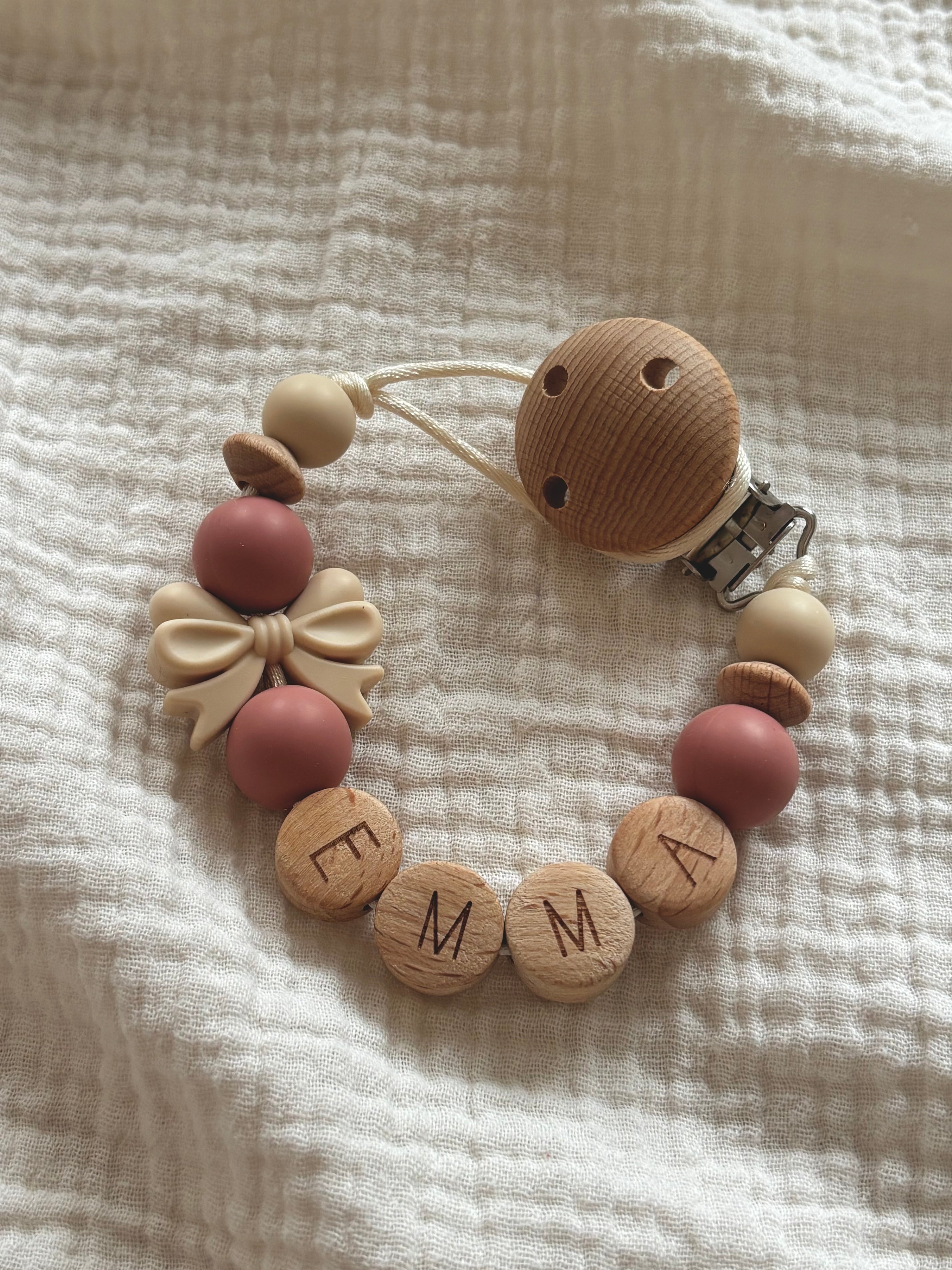 Speenkoord ‘Strik’ met naam| Beige & Roze