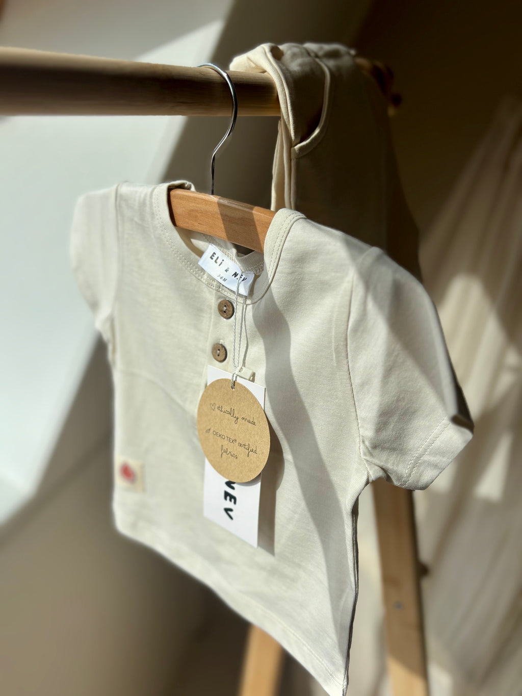 T-shirt met vijgendetail | beige | Eli & Nev