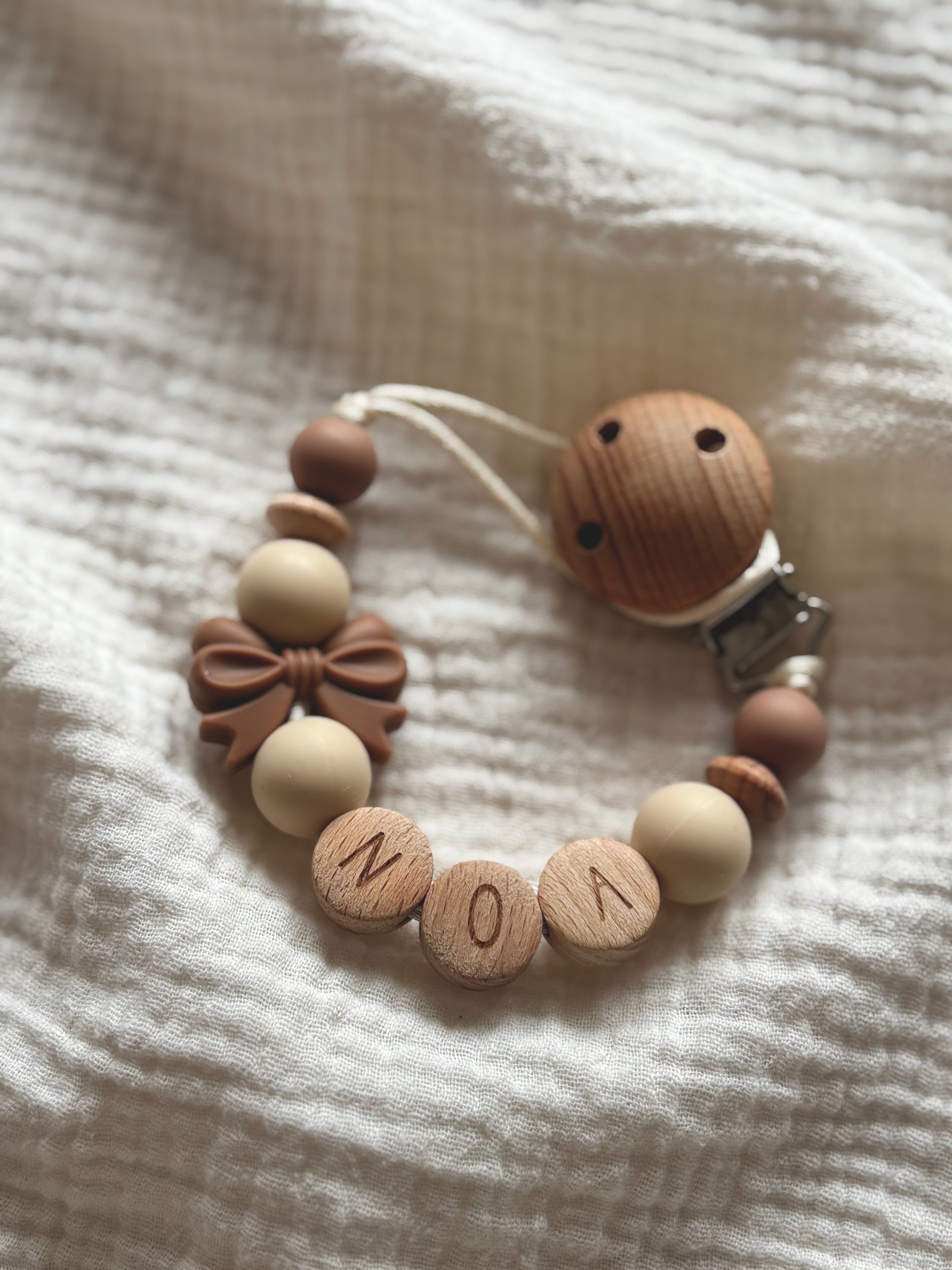 Speenkoord ‘Strik’ met naam | Bruin