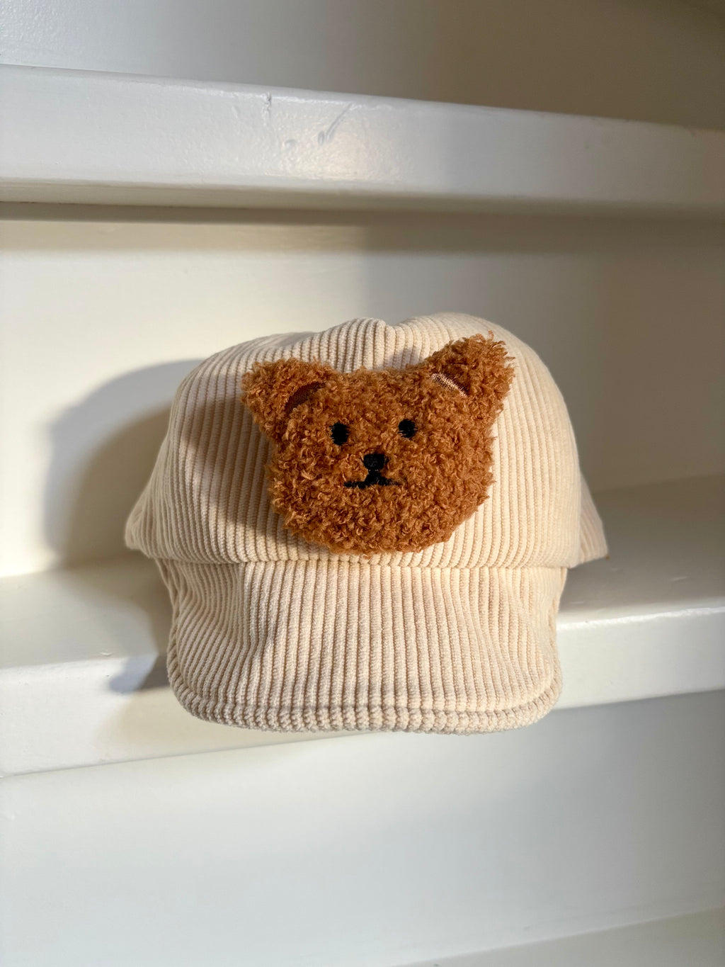 Corduroy pet met teddybeertje | Beige | Rammelaartje